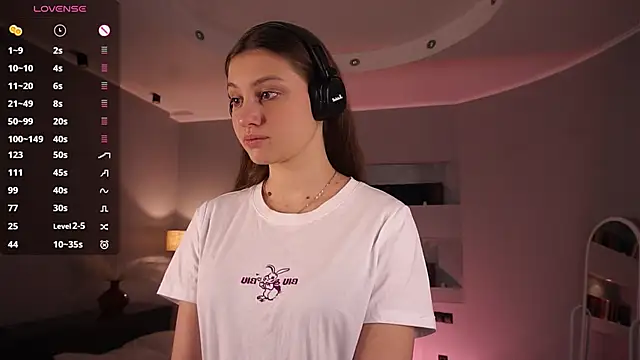 MercBoone online show from November 2025 06:28:02 AM