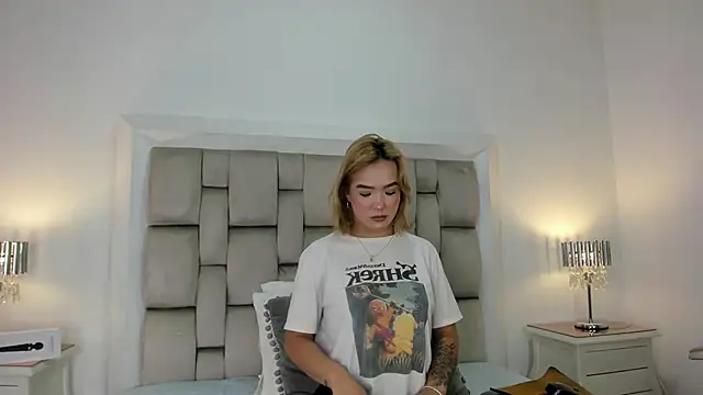 frehia dimou online show from February 2026 12:02:01 PM