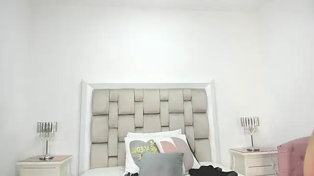 Snapshot of frehia_dimou chatting on April 2026 11:28:02 AM frehia dimou online show from April 2026 11:28:02 AM