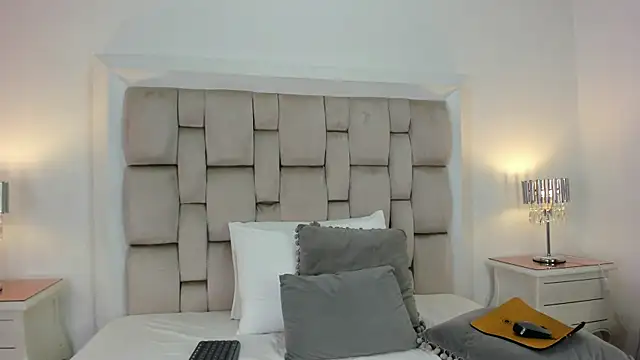 frehia dimou online show from February 2026 11:30:01 AM