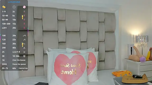 frehia dimou online show from December 2025 11:46:02 AM