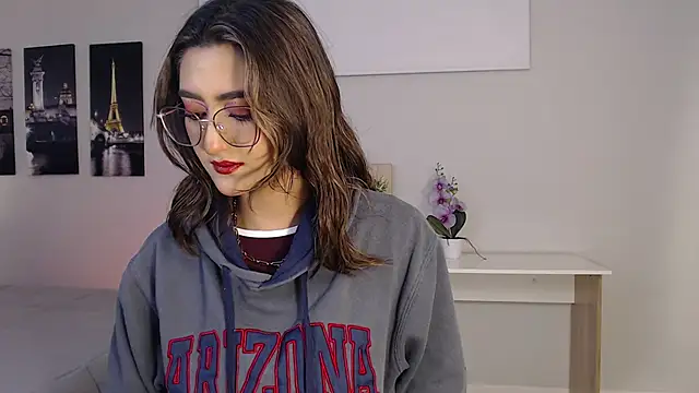 Snapshot of madame_lottie chatting on September 2025 12:40:01 PM madame lottie online show from September 2025 12:40:01 PM