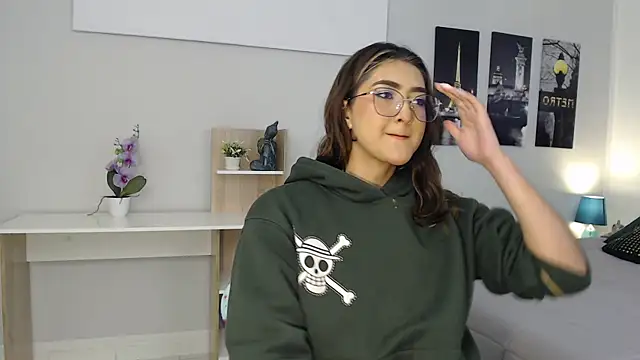 Snapshot of madame_lottie chatting on October 2025 12:28:02 PM madame lottie online show from October 2025 12:28:02 PM