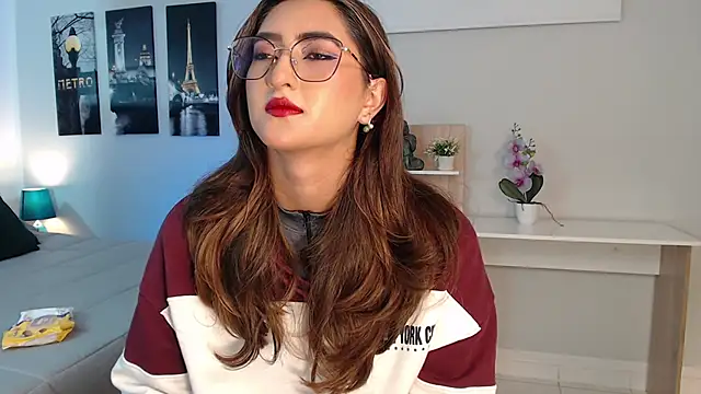 Snapshot of madame_lottie chatting on September 2025 12:38:02 PM madame lottie online show from September 2025 12:38:02 PM