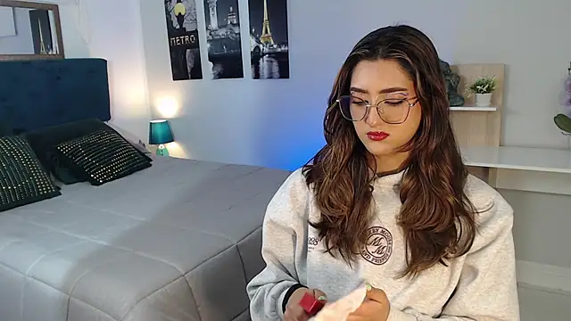 Snapshot of madame_lottie chatting on September 2025 12:33:01 PM madame lottie online show from September 2025 12:33:01 PM