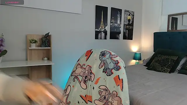 Snapshot of madame_lottie chatting on October 2025 12:28:02 PM madame lottie online show from October 2025 12:28:02 PM