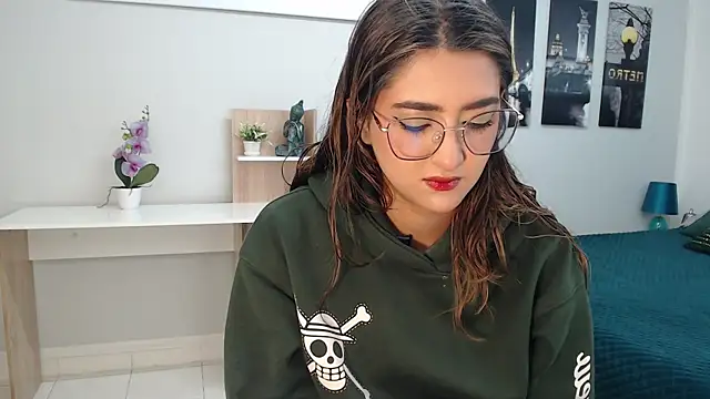 Snapshot of madame_lottie chatting on October 2025 12:35:02 PM madame lottie online show from October 2025 12:35:02 PM