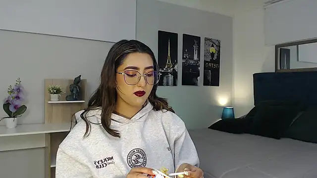 Snapshot of madame_lottie chatting on September 2025 12:41:01 PM madame lottie online show from September 2025 12:41:01 PM