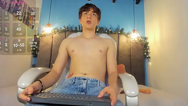 Snapshot of Oscar_and_dani chatting on December 2025 04:33:01 AM Oscar and dani online show from December 2025 04:33:01 AM