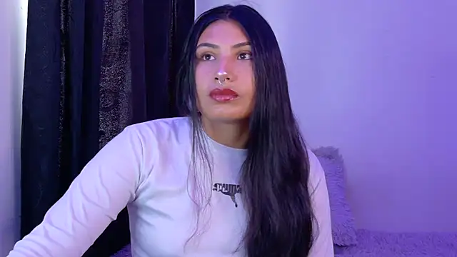 Snapshot of Linda_andrew chatting on May 2026 03:52:01 PM Linda andrew online show from May 2026 03:52:01 PM