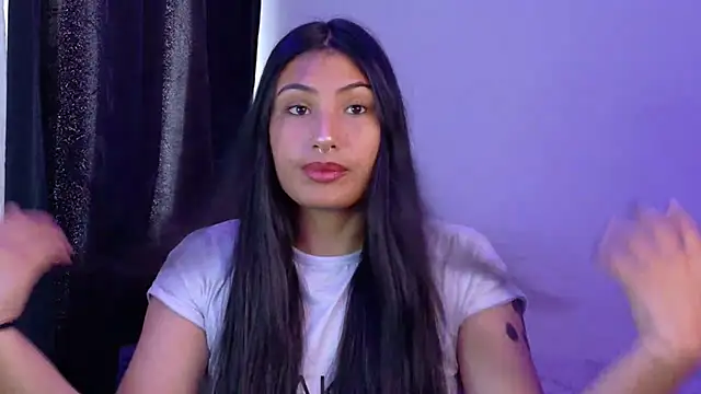 Snapshot of Linda_andrew chatting on May 2026 04:17:01 PM Linda andrew online show from May 2026 04:17:01 PM