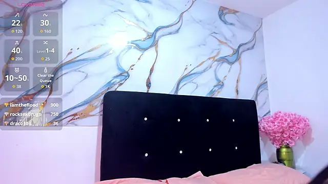 Snapshot of RoxanaBorns_ chatting on May 2026 02:57:01 PM RoxanaBorns online show from May 2026 02:57:01 PM