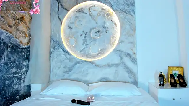 RoxanaBorns  online show from October 2025 12:25:02 PM