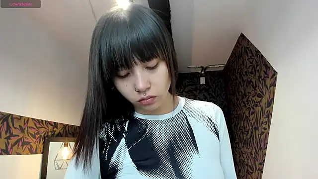 Hanna Lee   online show from September 2025 07:58:02 PM