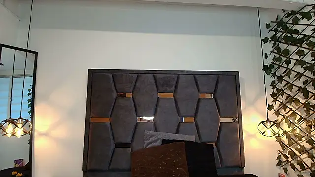 Hanna Lee   online show from February 2026 02:17:02 PM