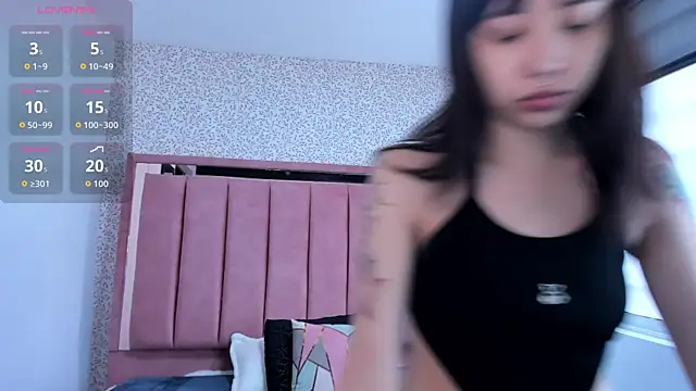 Hanna Lee   online show from October 2025 08:07:01 PM