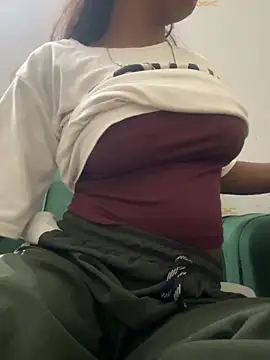 kissujaan online show from October 2025 05:45:01 PM