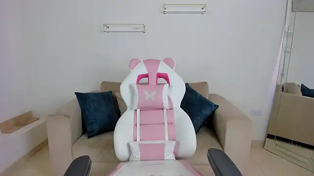 april smiith online show from November 2025 12:20:01 PM