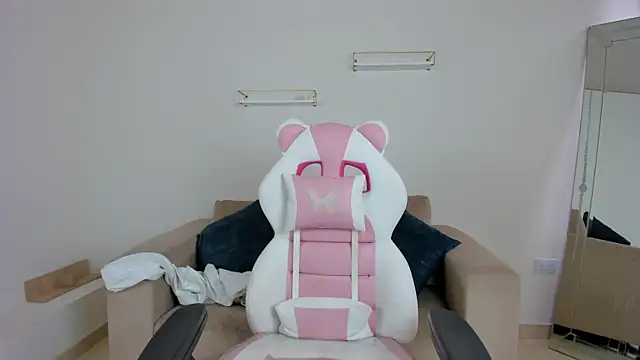 april smiith online show from November 2025 12:09:01 PM