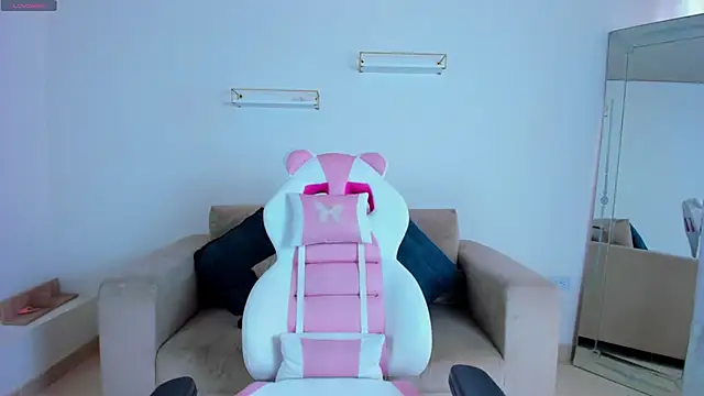 april smiith online show from February 2026 01:23:01 PM