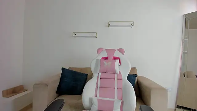 april smiith online show from November 2025 12:11:02 PM