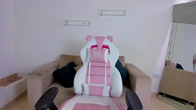 april smiith online show from December 2025 12:30:03 PM