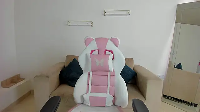 april smiith online show from November 2025 12:26:01 PM