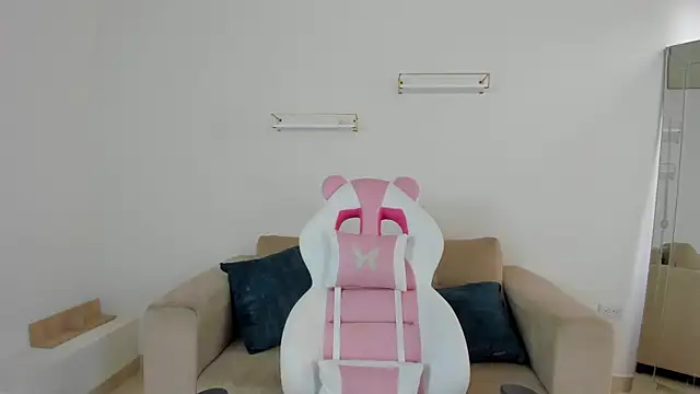 april smiith online show from November 2025 12:20:02 PM