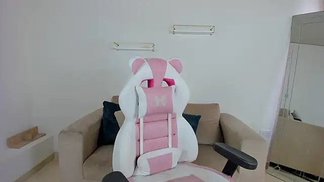 april smiith online show from December 2025 12:59:02 PM