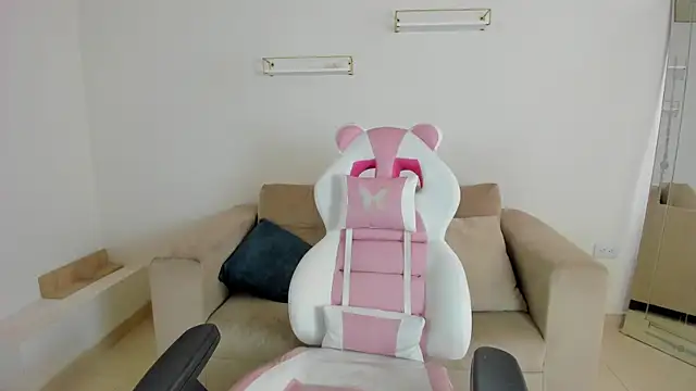 april smiith online show from October 2025 12:14:02 PM