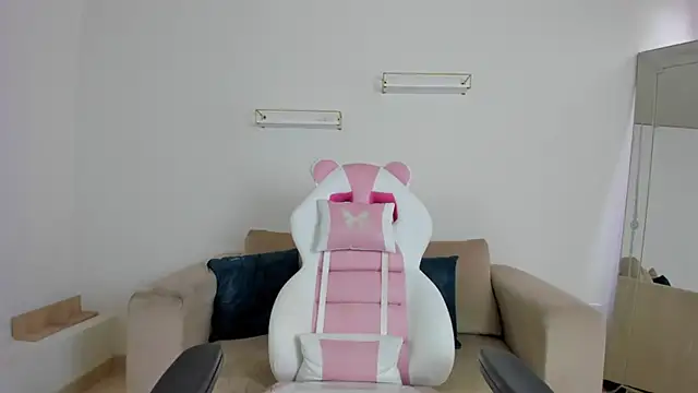 april smiith online show from November 2025 12:16:01 PM