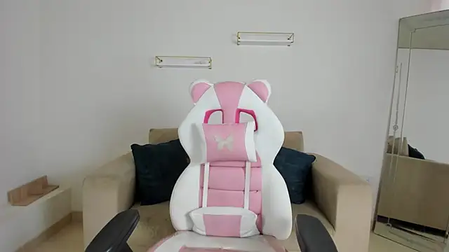 april smiith online show from February 2026 12:16:02 PM