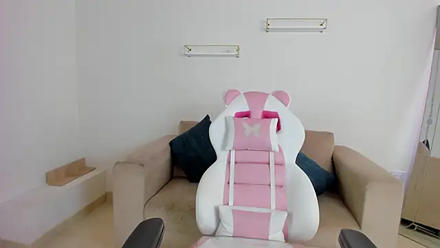 april smiith online show from November 2025 12:17:02 PM