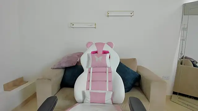 april smiith online show from October 2025 12:24:01 PM