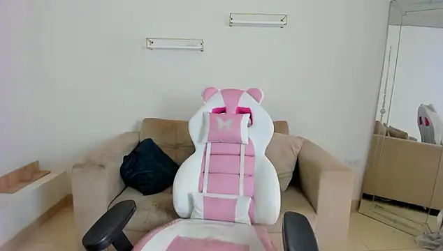 april smiith online show from January 2026 12:22:01 PM