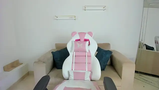 april smiith online show from January 2026 12:20:01 PM