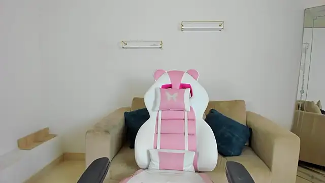 april smiith online show from February 2026 12:21:01 PM