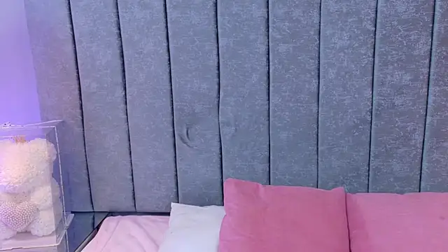 evelincooper  online show from September 2025 12:05:01 AM