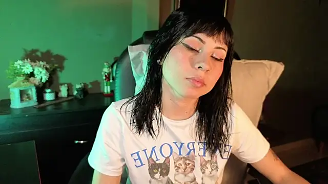 Snapshot of GaiaJoness chatting on December 2025 03:05:01 PM GaiaJoness online show from December 2025 03:05:01 PM