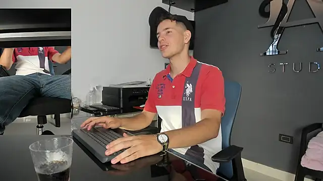 lara and danny online show from October 2025 06:31:01 PM