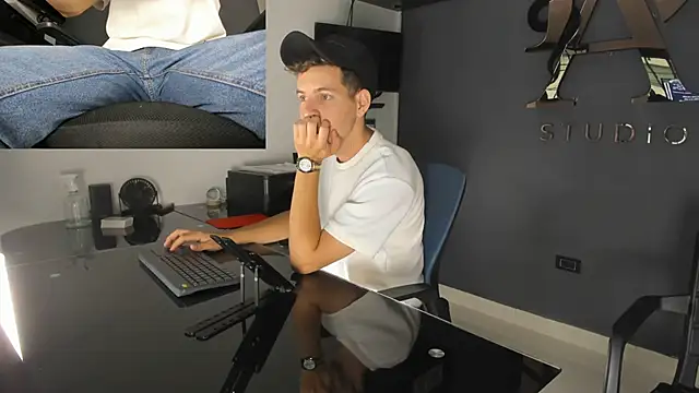 lara and danny online show from September 2025 03:18:01 PM