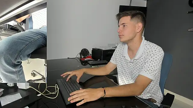 lara and danny online show from October 2025 02:51:02 PM