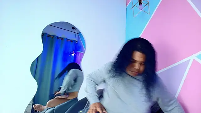 naomi campbel  online show from November 2025 09:07:02 PM