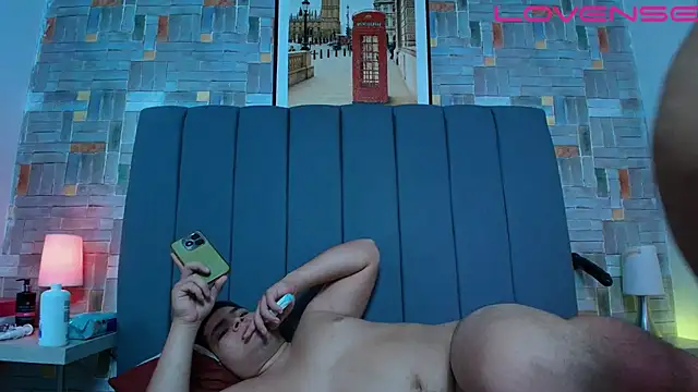 naomi campbel  online show from March 2026 02:46:01 AM