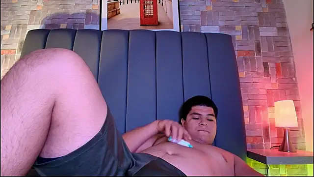 naomi campbel  online show from March 2026 08:36:02 PM