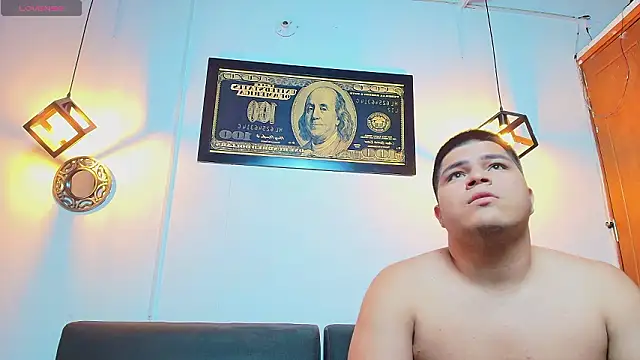 naomi campbel  online show from March 2026 08:32:01 PM