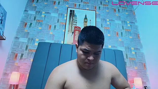 naomi campbel  online show from March 2026 08:31:02 PM