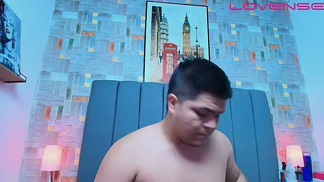 naomi campbel  online show from March 2026 08:32:02 PM