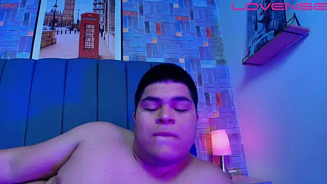 naomi campbel  online show from March 2026 08:21:01 PM