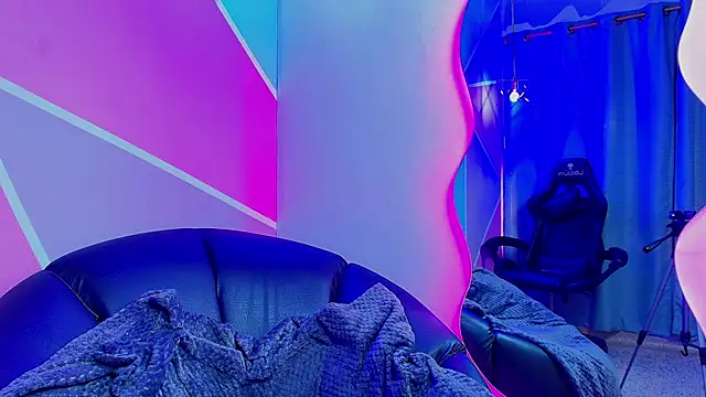 naomi campbel  online show from October 2025 01:52:01 PM